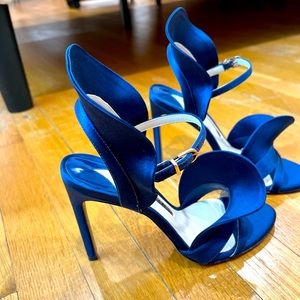 Brand new Sophia Webster shoe, very elegant perfect for wedding or a night out!